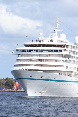 Velsen, Hollanda -20 Ağustos 2019: Bayan Amera Phoenix Reisen