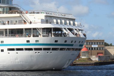 Velsen, Hollanda -20 Ağustos 2019: Bayan Amera Phoenix Reisen