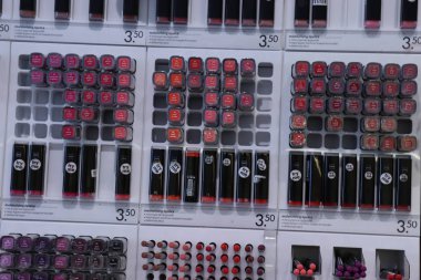 Ijmuiden, Hollanda, 4 Temmuz 2018: Çeşitli kozmetik ürünleri