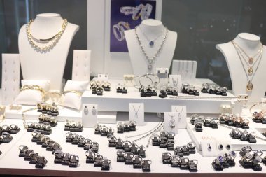 Haarlem, Hollanda - 6 Ekim 2018: Elmas nişan yüzükleri