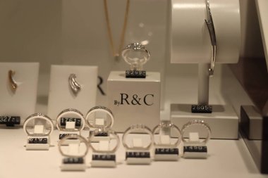 Haarlem, Hollanda - 6 Ekim 2018: Mücevher sergileniyor