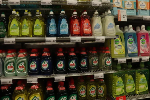 Haarlem, Pays-Bas, le 22 juillet 2018 : Lave-vaisselle liquide dans un supermarché — Photo