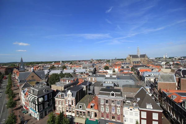 Haarlem, Países Baixos - 6 de agosto de 2015: Panorama da cidade de Haarlem — Fotografia de Stock