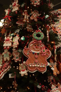 Aalsmeer, Hollanda - 7 Kasım 2018: Süslemeli Noel ağacı