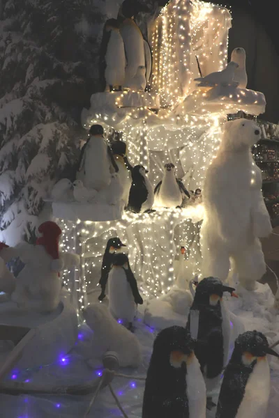 荷兰克鲁斯- 2018年10月26日：圣诞照明企鹅 — 图库照片