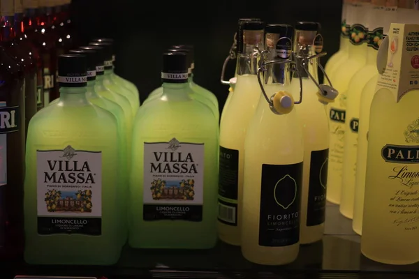 Beverwijk, the Netherlands, december 15th 2018: Limoncello liquor — Stock Photo, Image