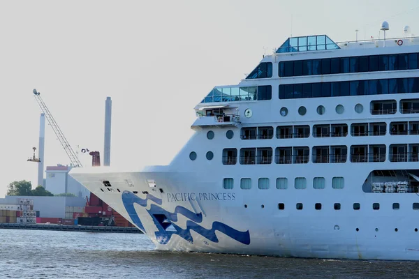 Velsen, Pays-Bas - 17 juillet 2018 : Pacific Princess exploitée par Princess Cruises et P & O Cruises Australie . — Photo