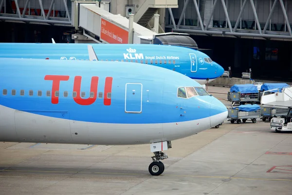 Amsterdam Airport Schiphol  The Netherlands -  April 14th 2018: PH-OYI TUI Airlines Boeing 767-300 — Stock Photo, Image