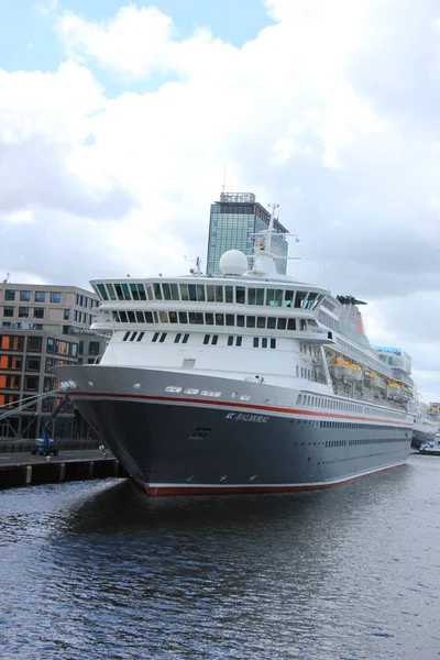 Amsterdam, Nederländerna - 27 April 2017: Balmoral Fred Olsen — Stockfoto