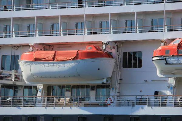 Velsen, Países Bajos - 20 de mayo de 2017: MS Prinsendam, Holland America Line — Foto de Stock