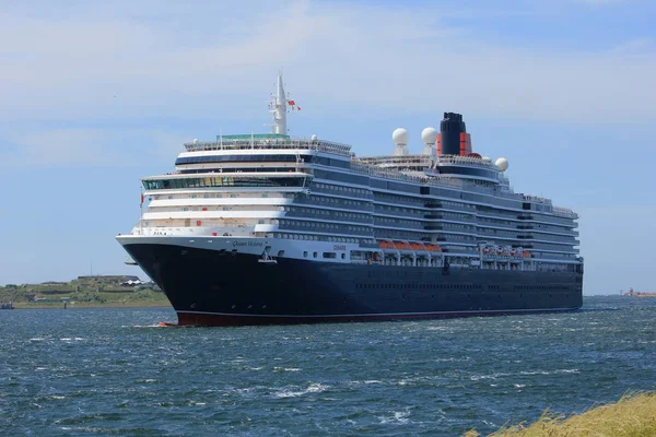 IJmuiden, Holanda - 5 de junho de 2017: Rainha Vitória, Cunard — Fotografia de Stock