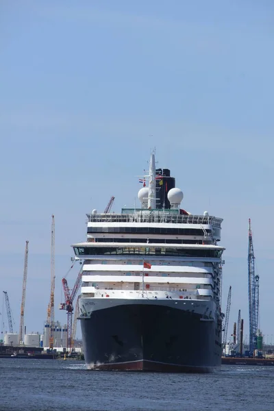 Velsen, Nizozemsko - 5. června 2017: Královna Viktorie, Cunard — Stock fotografie