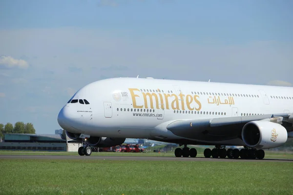 Amsterdã Países Baixos - 3 de maio de 2018: A6-EDI Emirates Airbus A380-800 — Fotografia de Stock