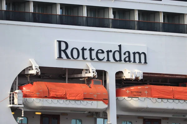 Velsen, Países Bajos - 4 de agosto de 2019: MS Rotterdam — Foto de Stock