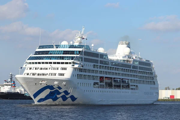 Velsen, Hollanda - 17 Temmuz 2018: Princess Cruises ve P & O Cruises Australia tarafından işletilen Pasifik Prensesi.