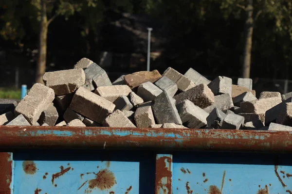 Φορτωμένο σκουπίδια dumpster — Φωτογραφία Αρχείου