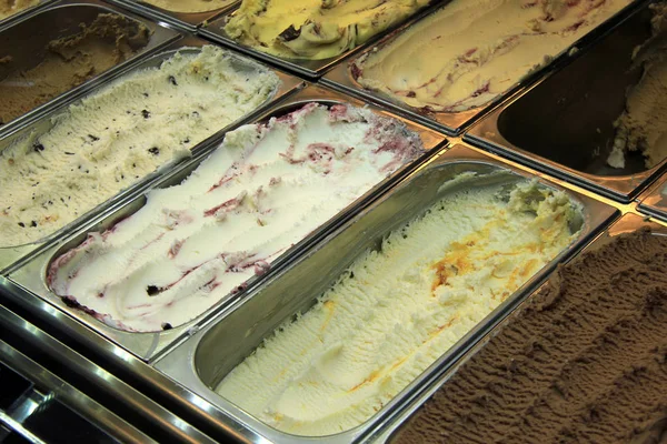 Helado en varios sabores —  Fotos de Stock