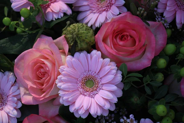 혼합된 핑크 꽃다발 — 스톡 사진
