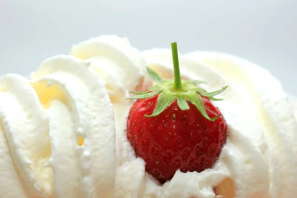 Strawberries and cream — Stock Photo, Image