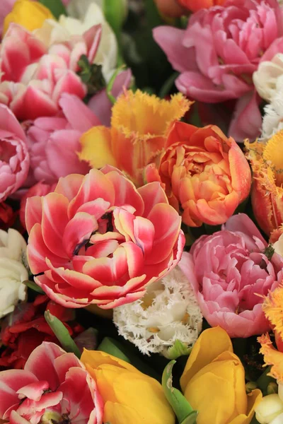 Tulpen Verschiedenen Farben Und Formen Einem Frischen Frühlingsstrauß — Stockfoto
