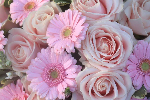 Rosas Rosa Pálido Gerberas Arranjo Casamento Floral — Fotografia de Stock