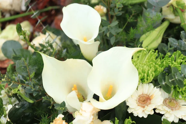 Grandes Lirios Arum Blanco Arreglo Floral Nupcial — Foto de Stock