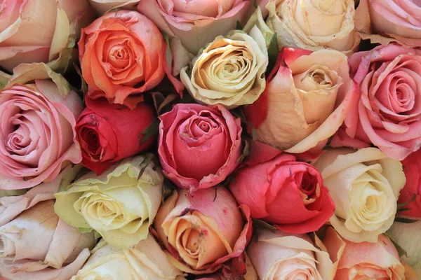 Arranjo Flores Nupciais Com Rosas Muitas Cores Pastel — Fotografia de Stock