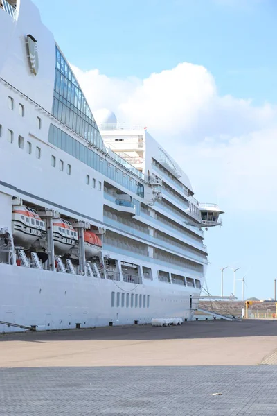 Ijmuiden オランダ 2020年6月17日 Seabourn Ovation Foraging Felison Terminal シーバーンはコヴィッド19号のために2020年夏の巡航を中止した — ストック写真