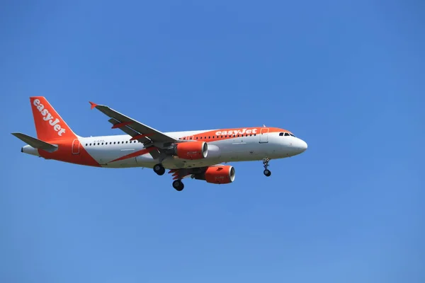 Amsterdam Olanda August 2020 Ezul Easyjet Airbus A320 Abordarea Finală — Fotografie, imagine de stoc