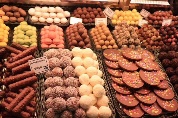 Pralinés Chocolate Macarrones Mercado Barcelona España —  Fotos de Stock