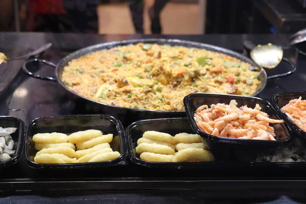 Paella Fresca Cozinha Espanhola Com Frutos Mar Carne — Fotografia de Stock