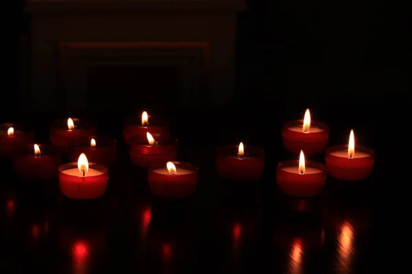 Velas Votivas Ardientes Una Iglesia Católica Marsella Francia —  Fotos de Stock