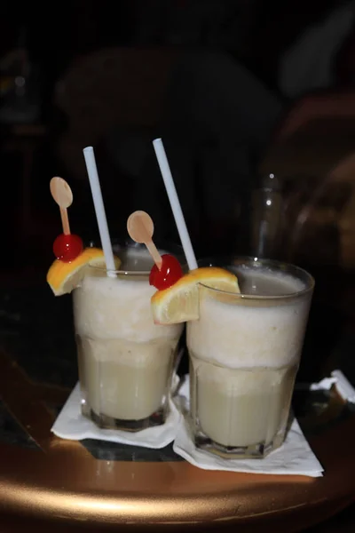 Großes Glas Mit Einem Pina Colada Cocktail Dekoriert Mit Einem — Stockfoto