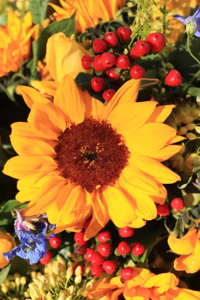 Tournesols Dans Arrangement Mariage Jaune Bleu — Photo