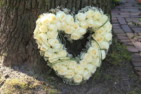 Sympathy Flower Arrangement Heart Shape White Roses — Stock Photo, Image