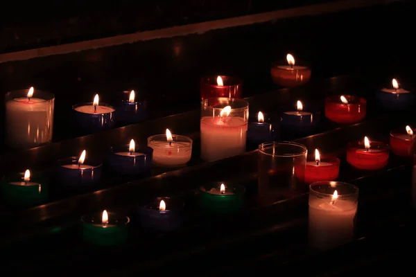 Brennende Windlichter Einer Römisch Katholischen Kirche — Stockfoto