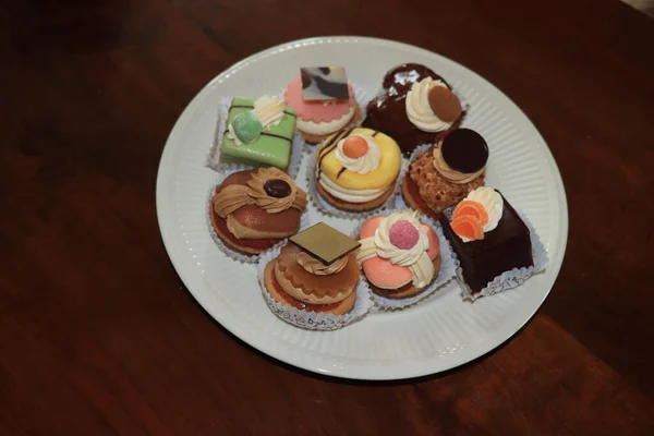 Frische Süßwaren Verschiedene Sorten Mit Marzipan Und Schokolade — Stockfoto