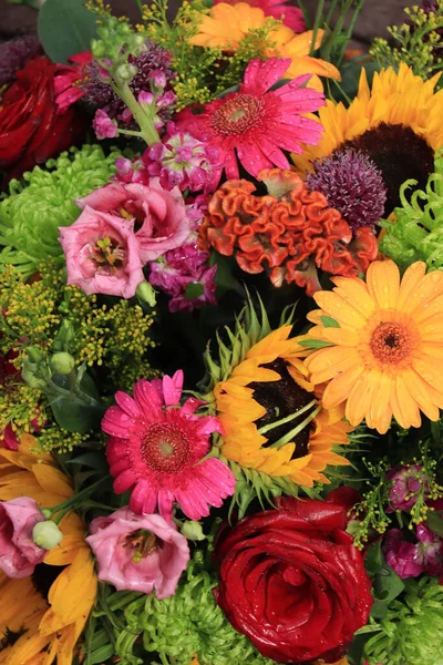 Układanie Kwiatów Ślubnych Różne Kwiaty Jasnych Kolorach — Zdjęcie stockowe