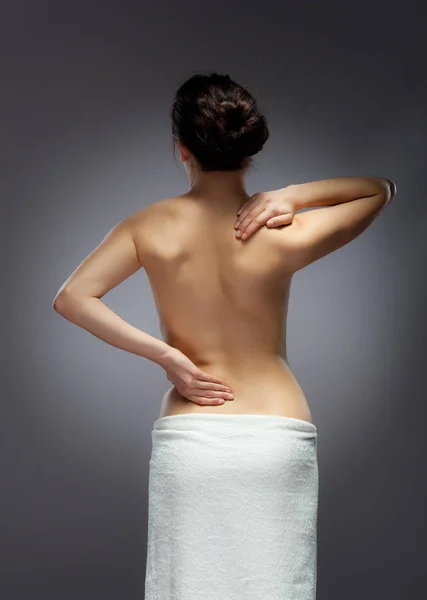 Mujer Masajeando Dolor Espalda — Foto de Stock