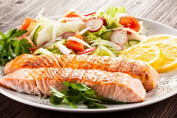 Grilled Salmon Served Fresh Salad Lemon Slices White Plate Wooden — Stock Photo, Image