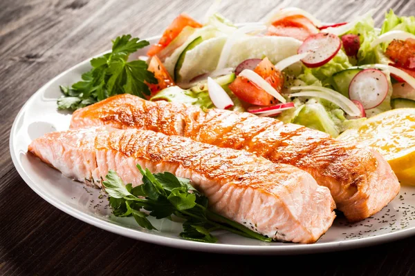 Grilled Salmon Served Fresh Salad Lemon Slices White Plate Wooden — Stock Photo, Image