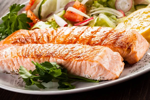 Grilled Salmon Served Fresh Salad Lemon Slices White Plate Wooden — Stock Photo, Image