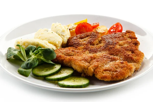Detail View Pork Schnitzel Garnished Potato Dumplings Tomatoes Cucumbers Spinach — Stock Photo, Image