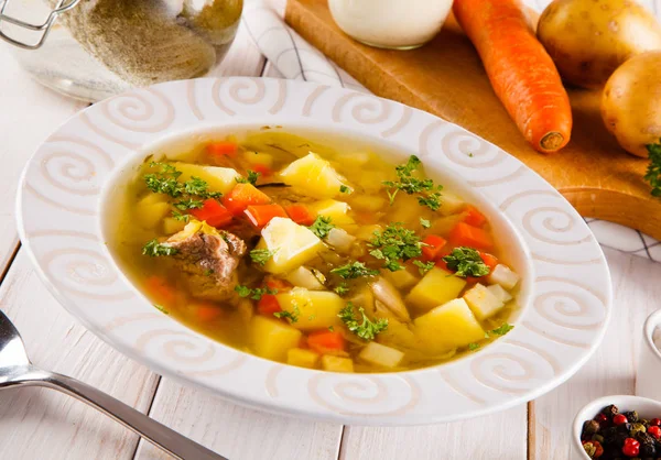 Suppe Mit Gemüse Und Fleisch Dekorierter Schüssel Mit Löffel — Stockfoto