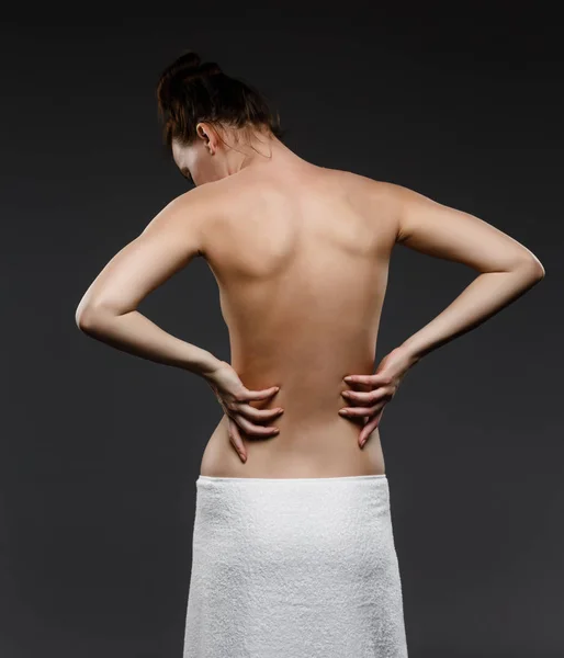 Rückansicht Einer Frau Handtuch Die Schmerzen Kleinen Rückenbereich Spürt — Stockfoto