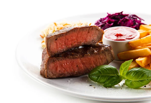 Részlet Nézet Közepes Grillezett Marha Steak Sült Krumpli Káposzta Barbecue — Stock Fotó