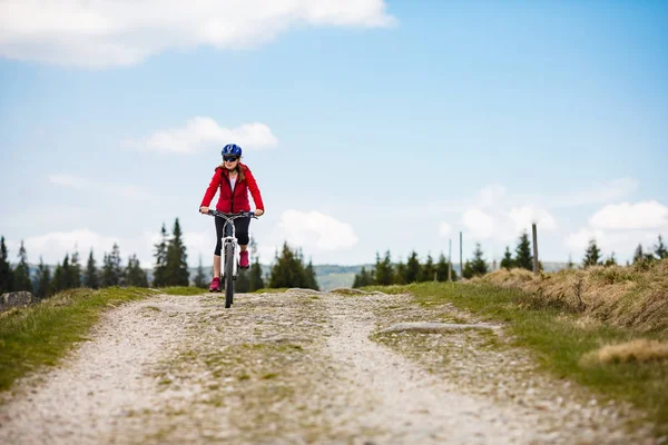 Mujer Adulta Activa Ropa Deportiva Montando Bicicleta Campo Concepto Deporte —  Fotos de Stock