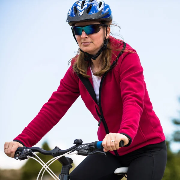 Vista Cercana Mujer Bicicleta Concepto Deporte Actividad — Foto de Stock