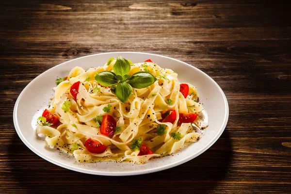 Pasta Met Cherrytomaatjes Basilicum — Stockfoto