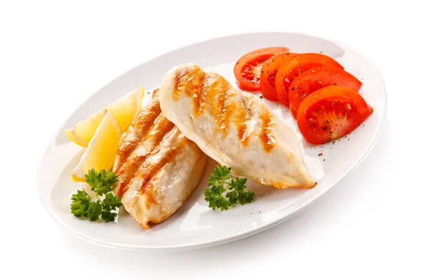 Grilled Chicken Breasts Fresh Tomatoes Lemon Slices White Plate — Stock Photo, Image